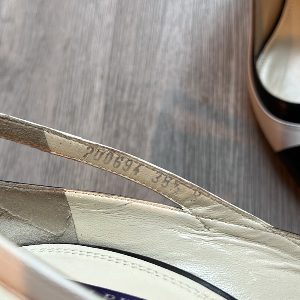 Ralph Lauren Collection White/Black Leather Pointed Toe Pumps - Picture 5 of 14